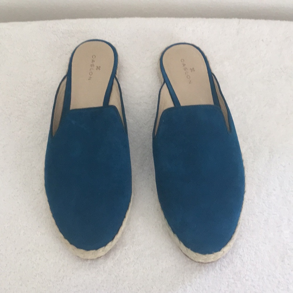 Caslon slide blue suade
